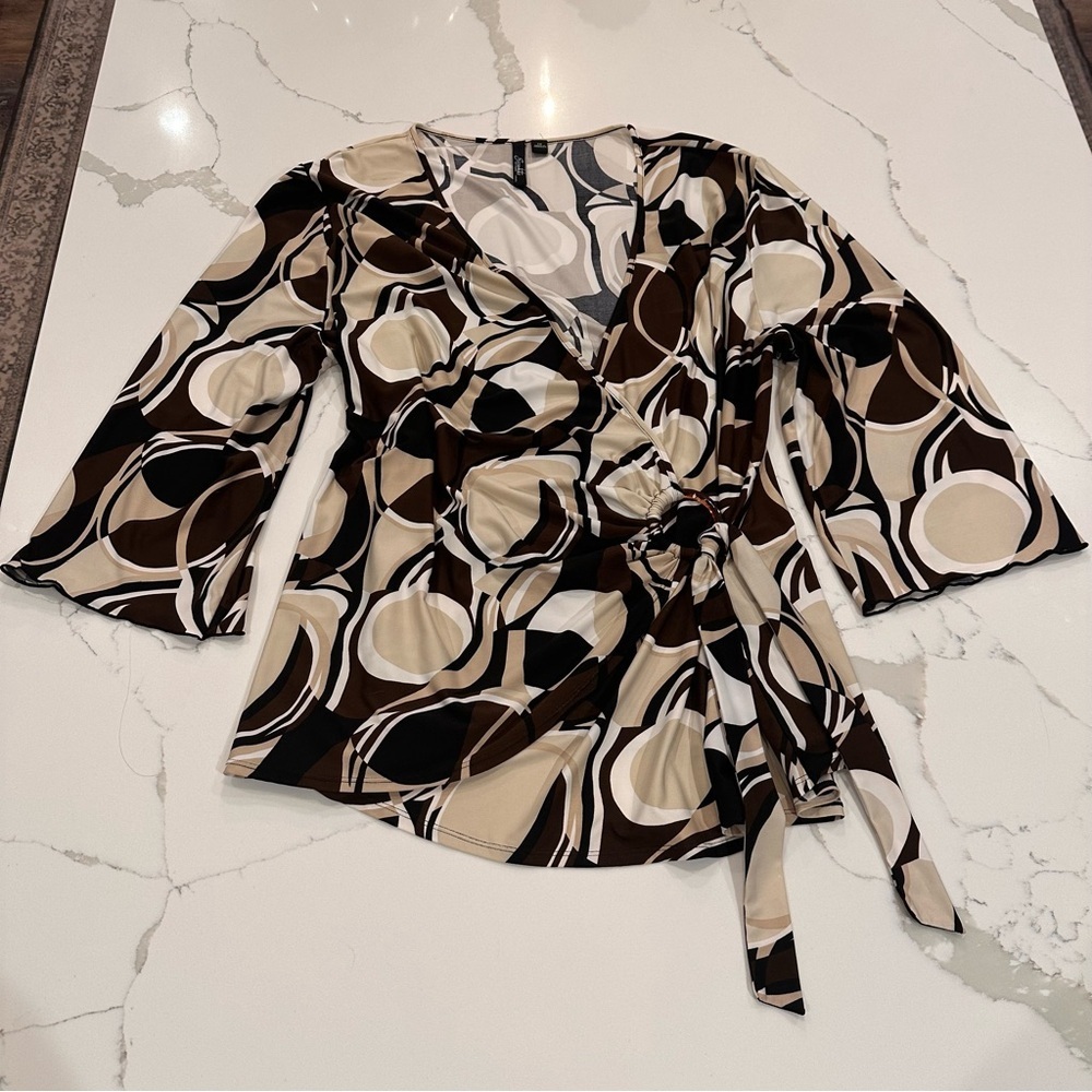 Essentials By Milano Vintage Y2K Wrap Top Womens 1X Brown Ivory Retro Career Geo